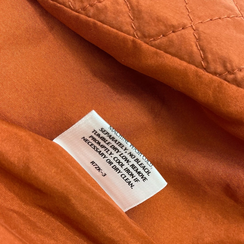 ✨Eileen Fisher Rust Orange 100% Silk Quilted Vest Small - Picture 16 of 16